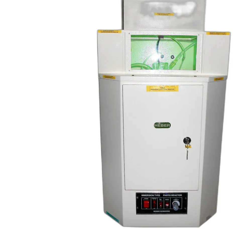 Immersion type photoreactor